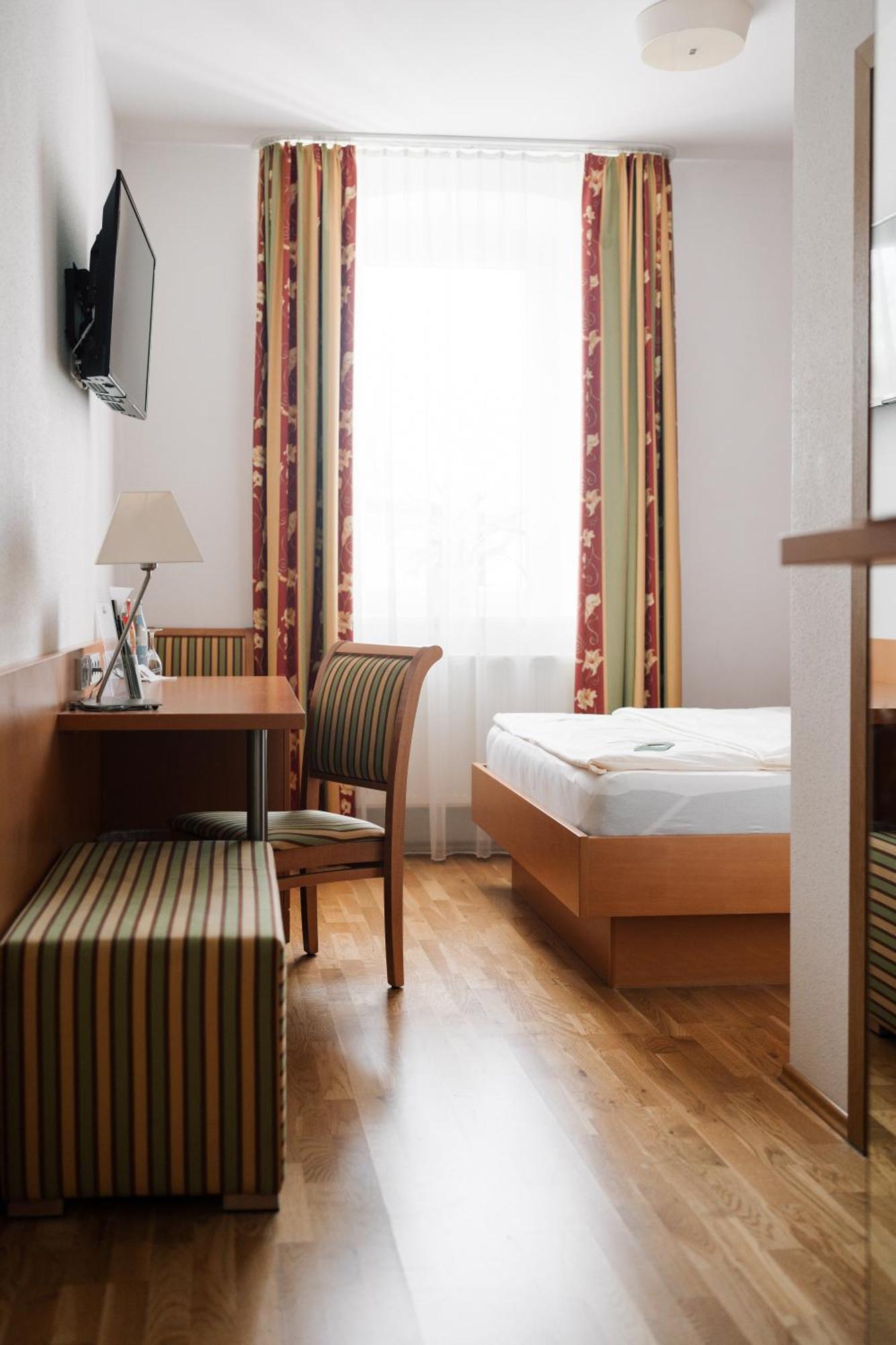 Hotel Weisses Ross Коннерсройт Экстерьер фото